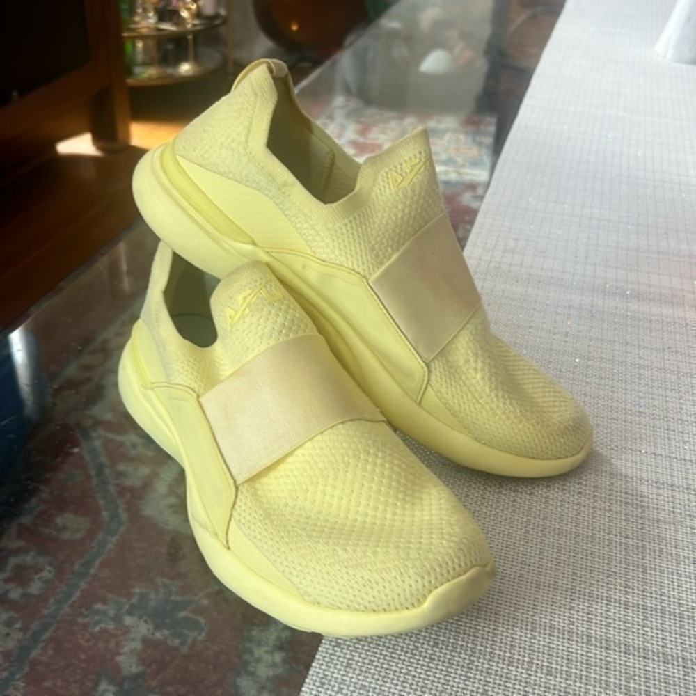 Clove Solo Sneaker Limited Edition Neon Women's Size 8.5  Like New!